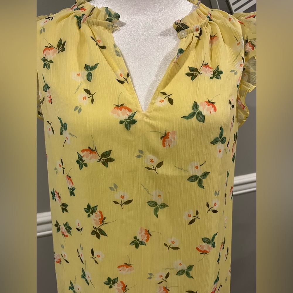 Women's Yellow with Flowers Short Sleeve Top - NWOT Size Medium - Picture 7 of 7